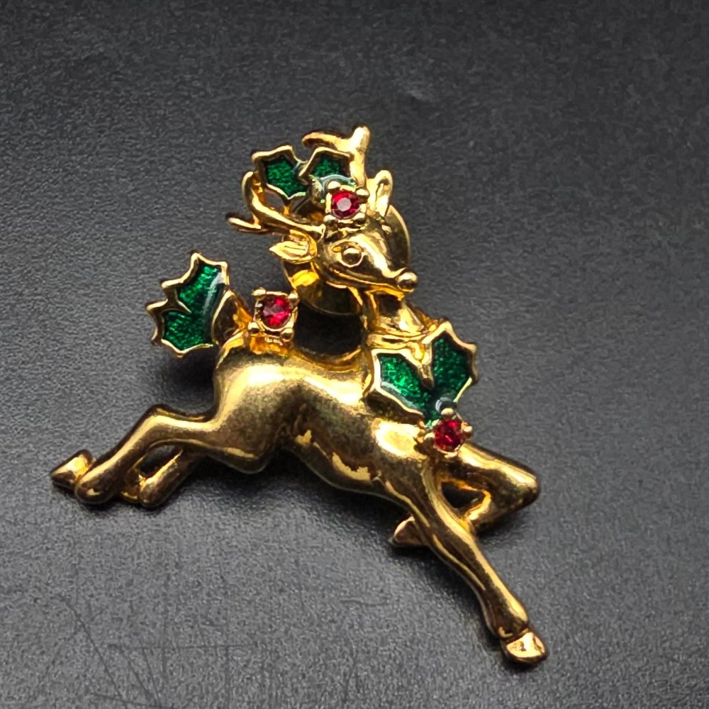 Avon 1993 Holiday Reindeer Pin Gold Tone Enamel Christmas Jewelry